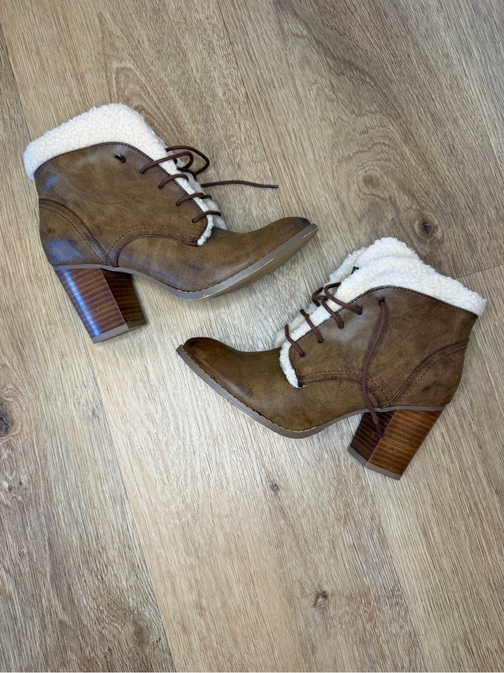 Restricted Women’s Brown Faux-Shearling Lace-Up Ankle Boots woman’s 8-8 1/2 heel